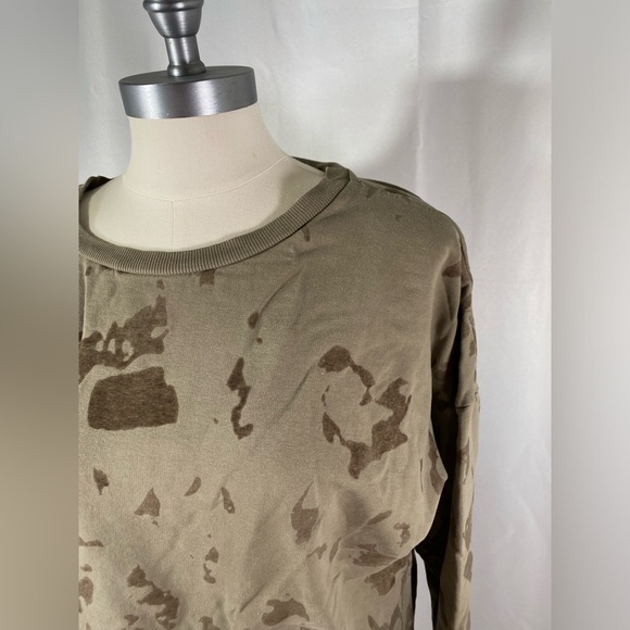 Sweatshirt w raised felt like artsy abstract weekend urban european medium. - Picture 2 of 6